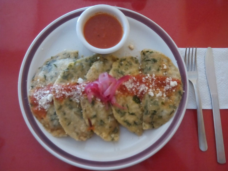 Empanadas de Queso de Bola y Chaya