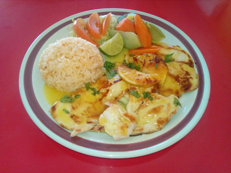 Pechuga de pollo en salsa de naranja